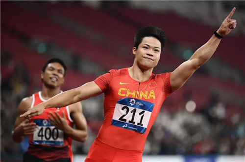 <b>亞運(yùn)會(huì)“百米飛人”大戰(zhàn)，蘇炳添9秒92奪冠！</b>-籃球地板網(wǎng)