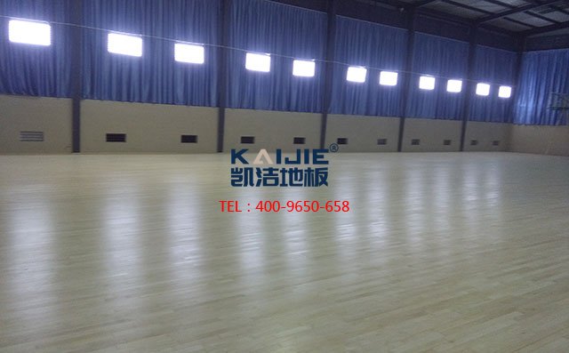 體育館木地板這樣防腐防潮，很管用——?jiǎng)P潔地板