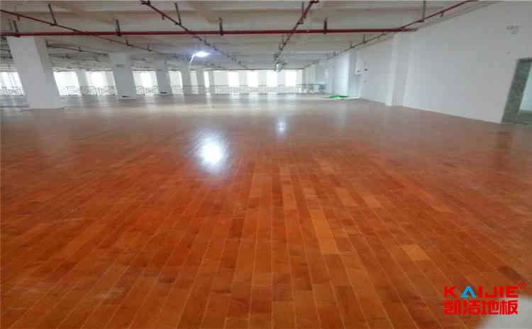 比賽場(chǎng)館籃球地板怎么維護(hù)