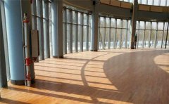 室內(nèi)籃球館木地板每平方價格是多少-凱潔地板